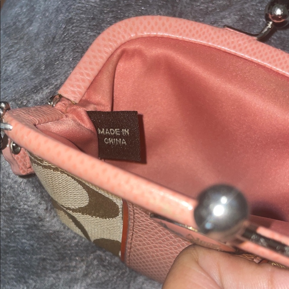 Coach Coral Pink and Beige Signature Kiss-Lock Coin Purse With Hangtag - Picture 7 of 7